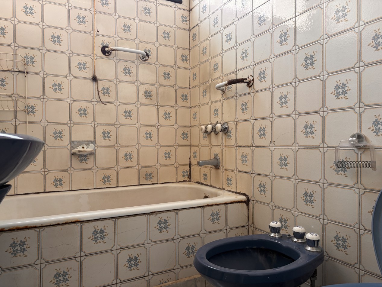 3 ambientes + dependencia con balcon, IDEAL PARA FLIPPING - 80m2 tot.