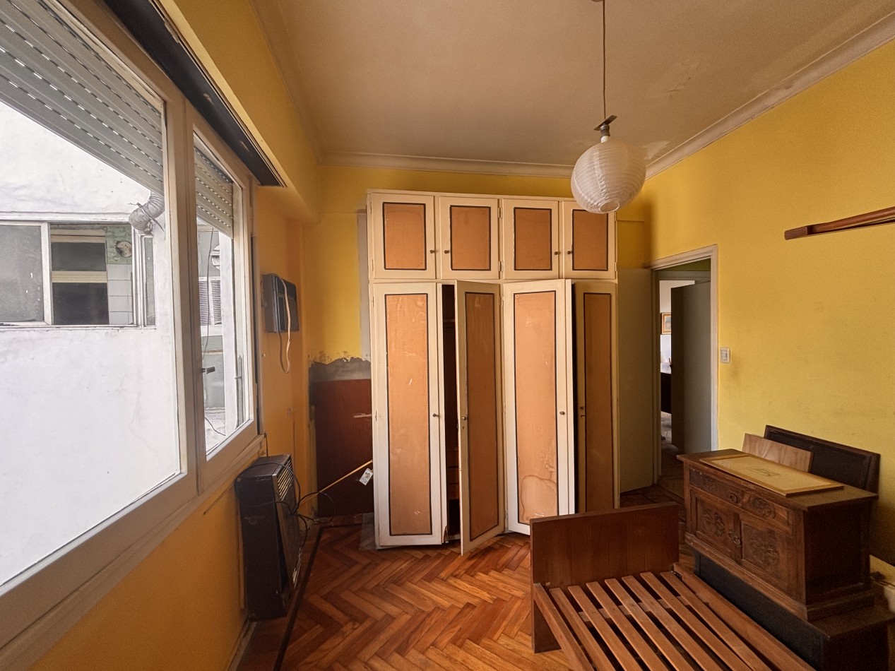 3 ambientes + dependencia con balcon, IDEAL PARA FLIPPING - 80m2 tot.
