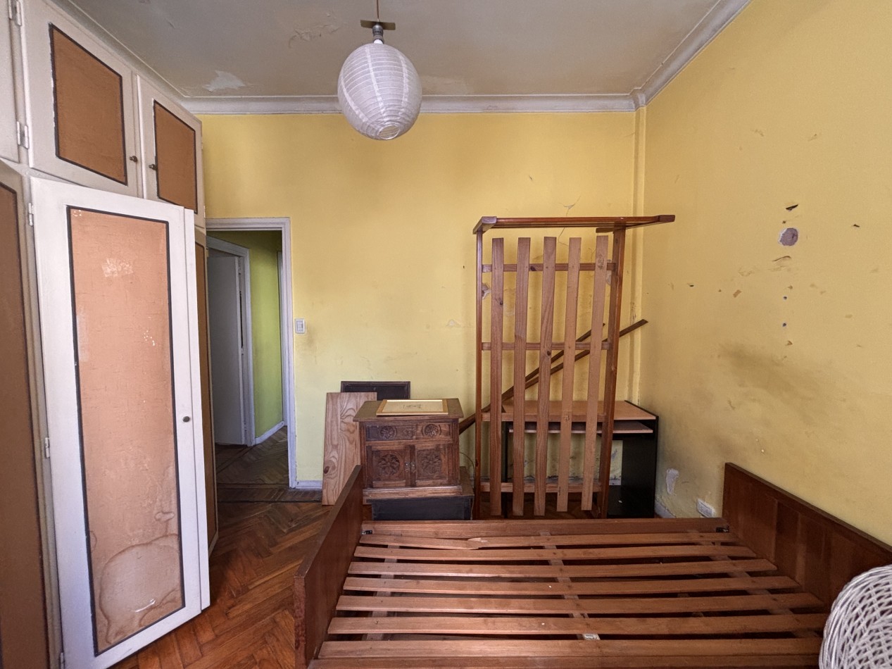 3 ambientes + dependencia con balcon, IDEAL PARA FLIPPING - 80m2 tot.