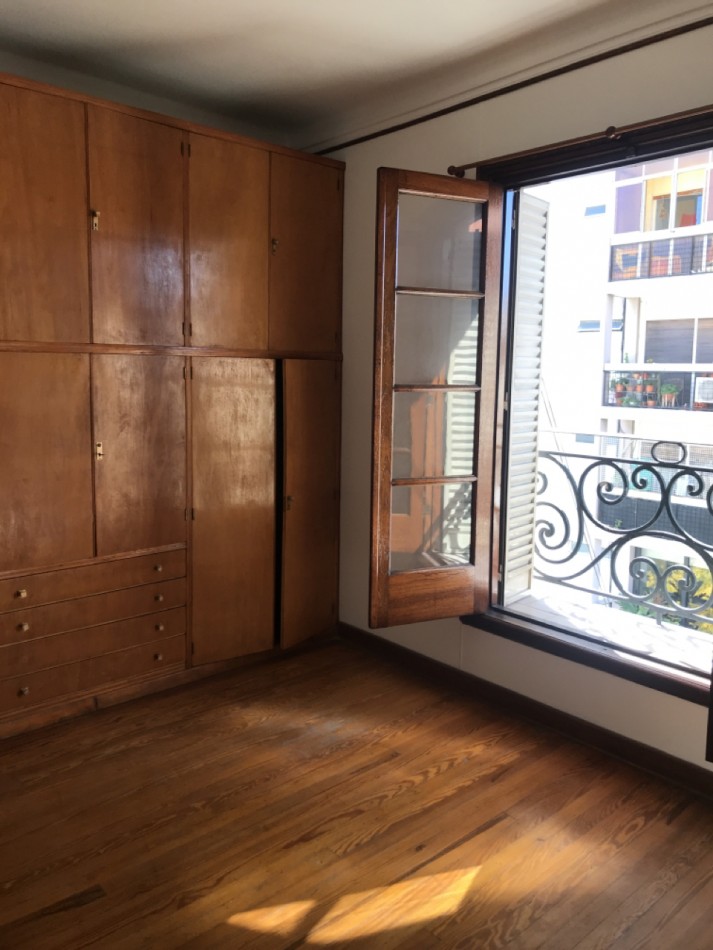 4 ambientes al frente con balcon Frances