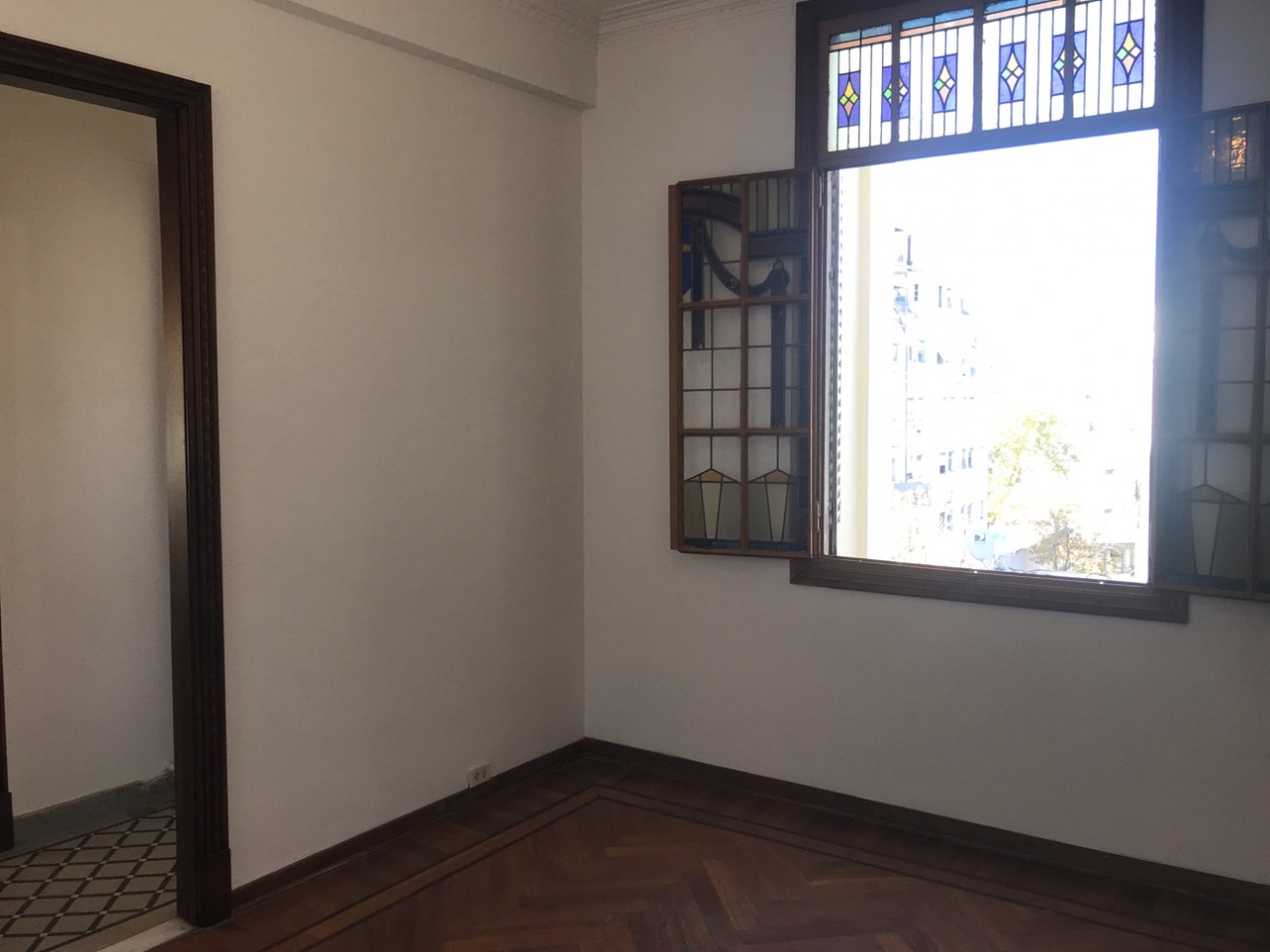 4 ambientes al frente con balcon Frances