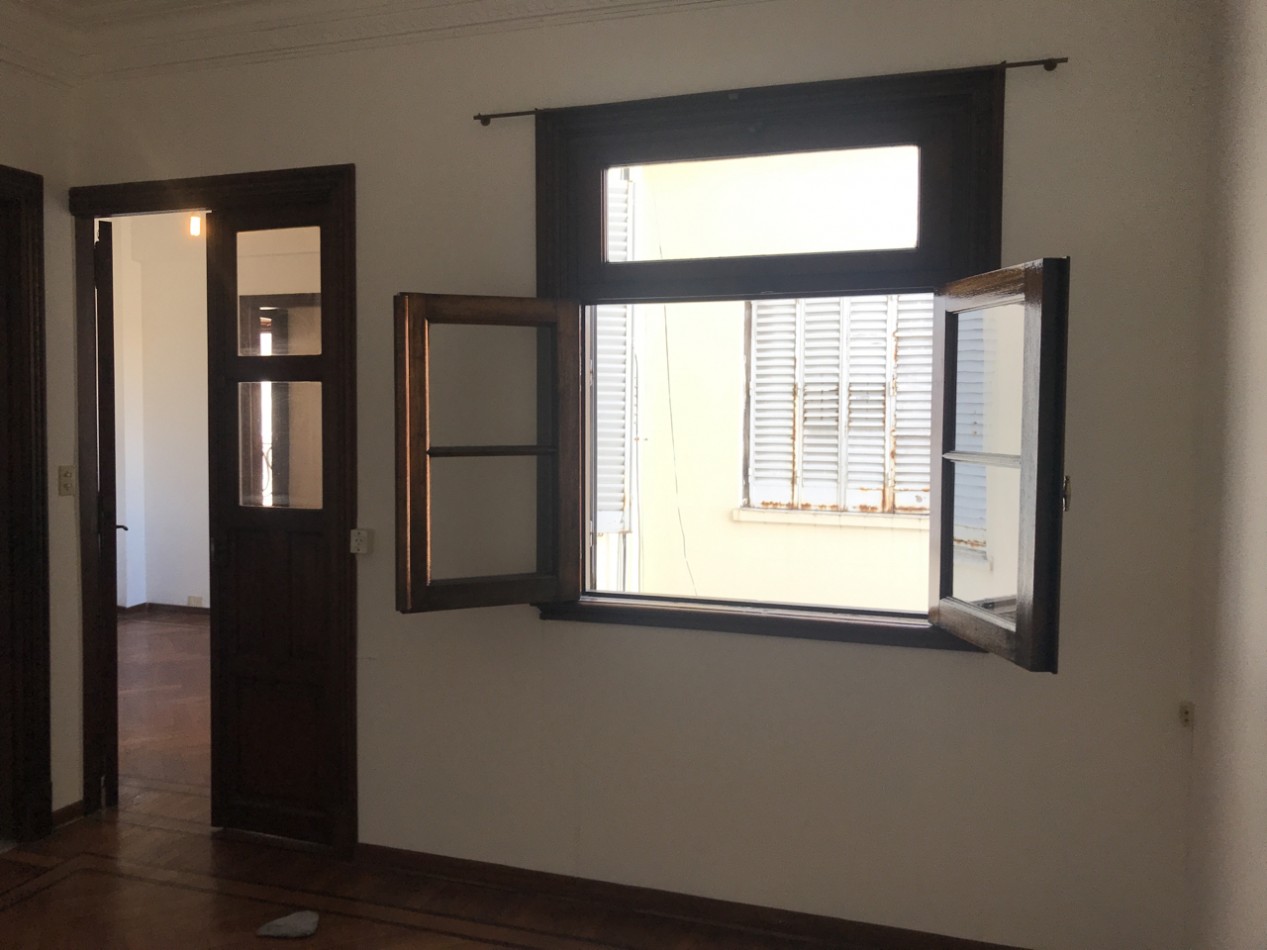 4 ambientes al frente con balcon Frances