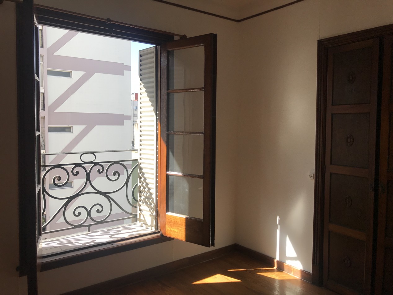 4 ambientes al frente con balcon Frances
