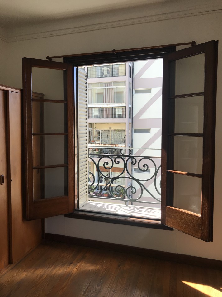 4 ambientes al frente con balcon Frances