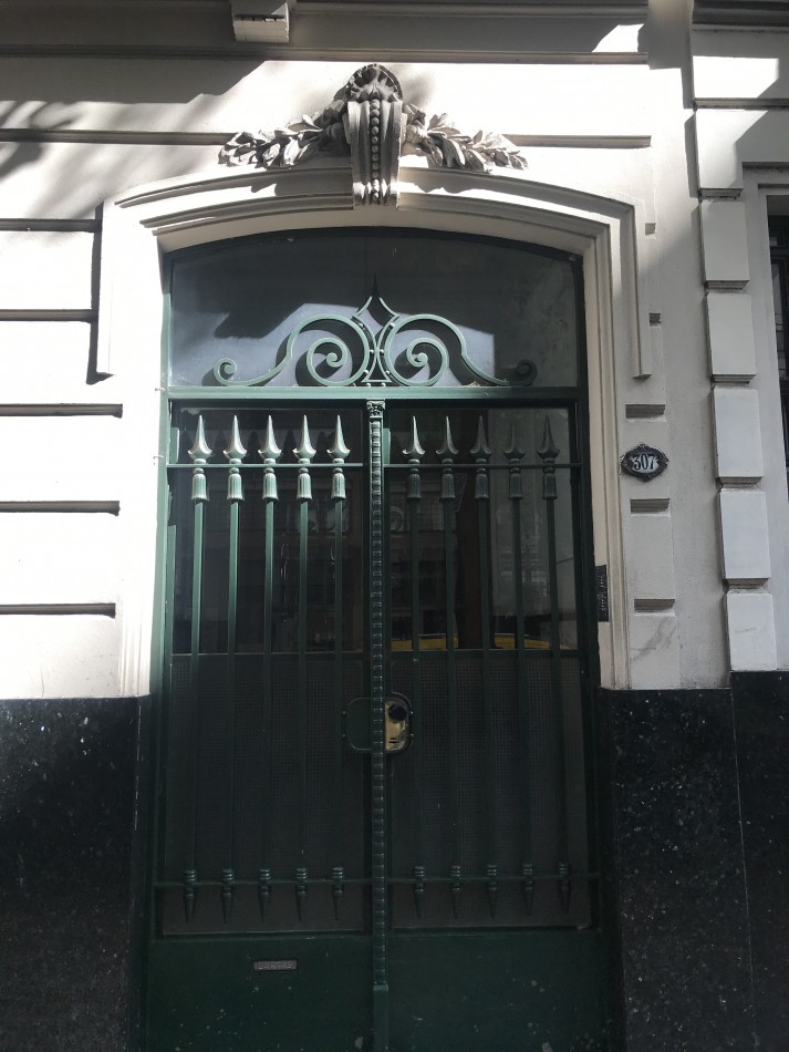 4 ambientes al frente con balcon Frances