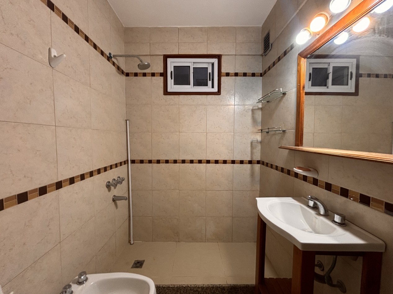 3 ambientes con balcon, palier privado y doble circulacion frente al PARQUE LAS HERAS