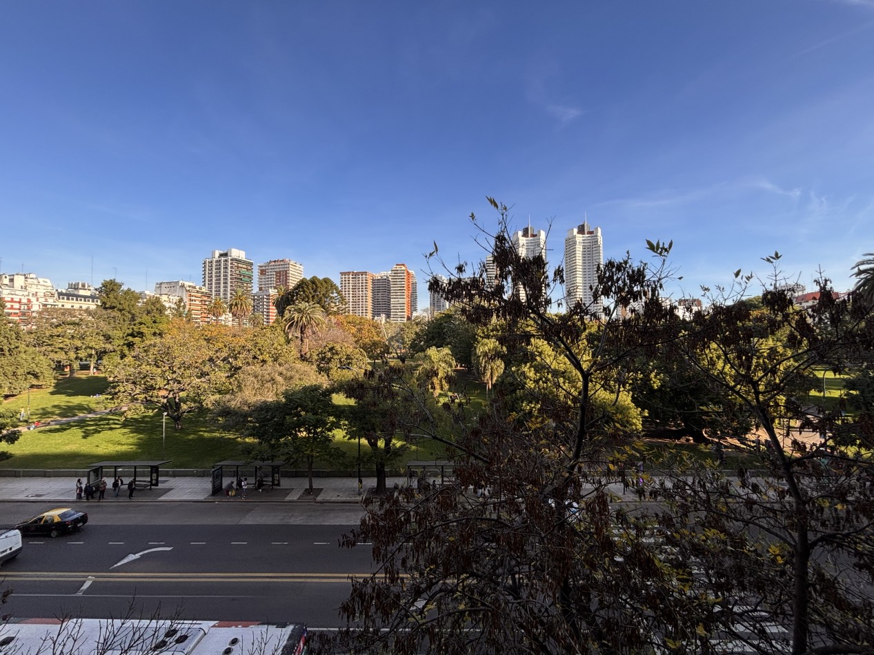 2 ambientes con balcon al frente con vista al Parque Las Heras