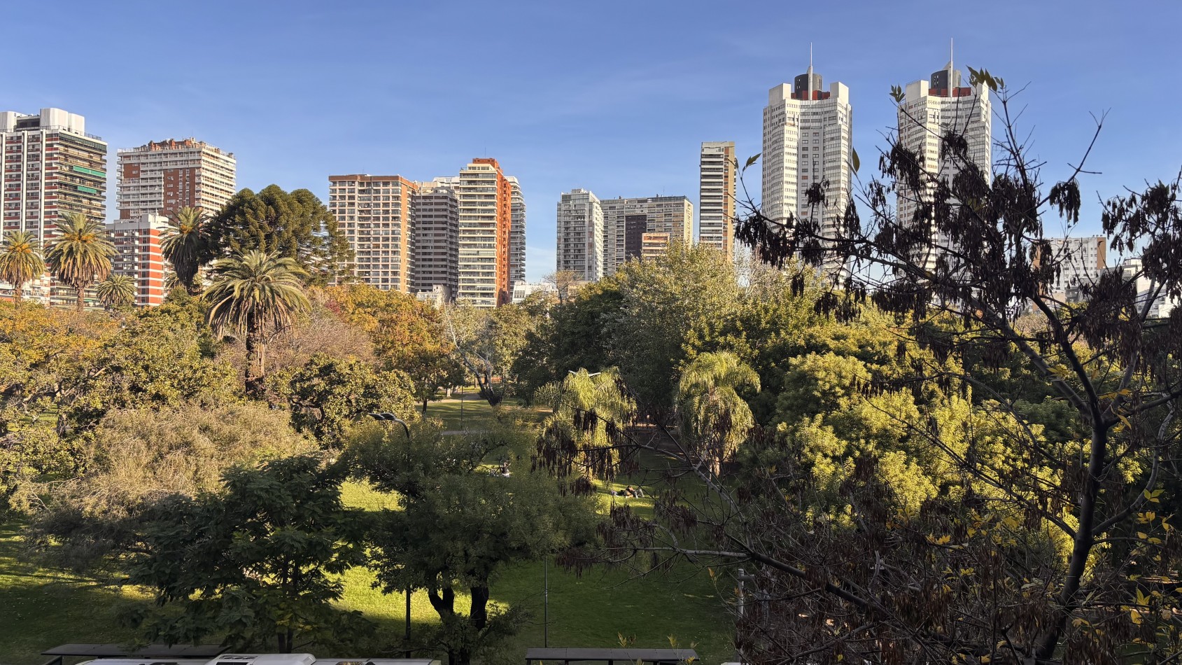 2 ambientes con balcon al frente con vista al Parque Las Heras