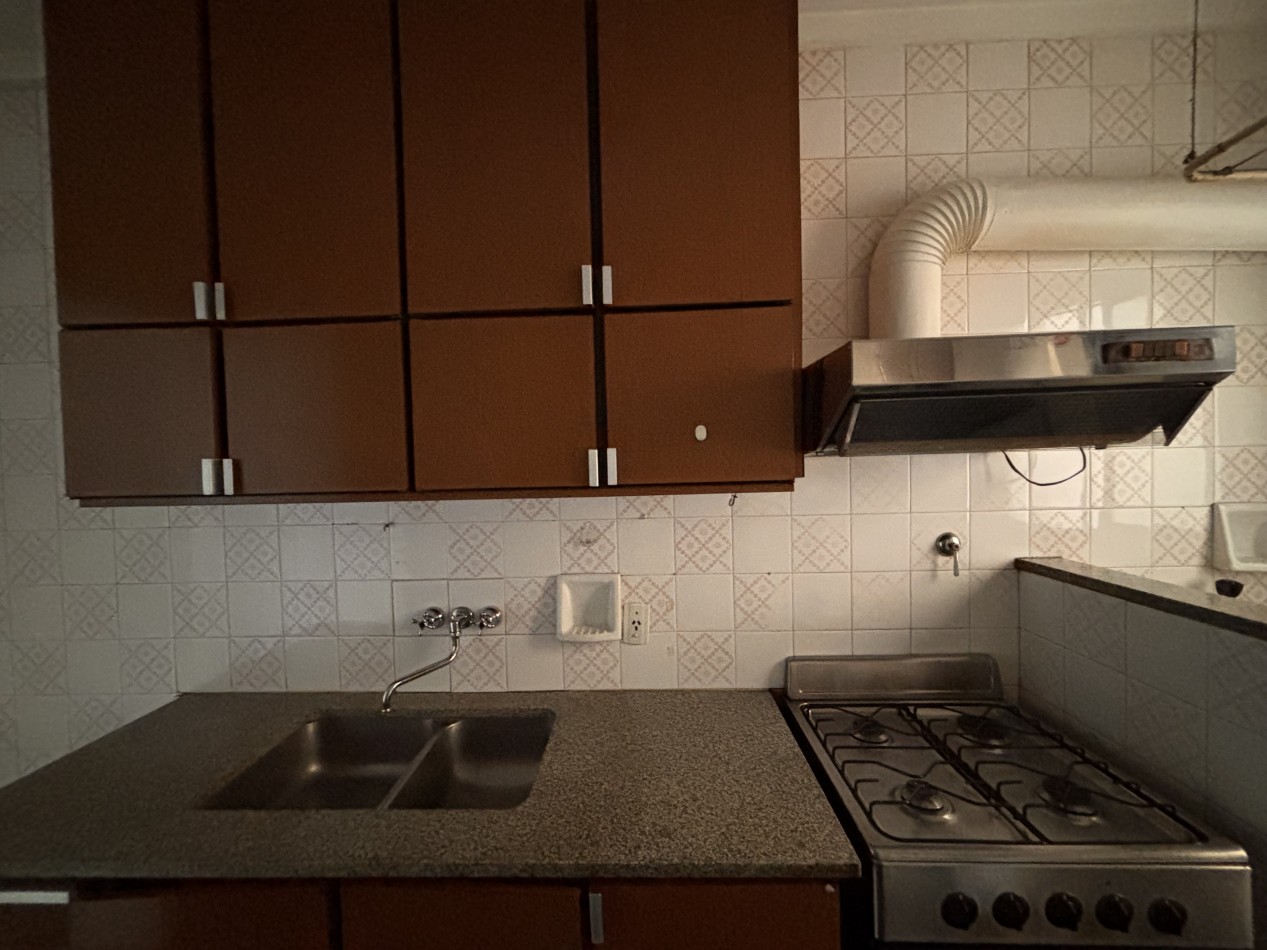 2 ambientes con balcon al frente con vista al Parque Las Heras