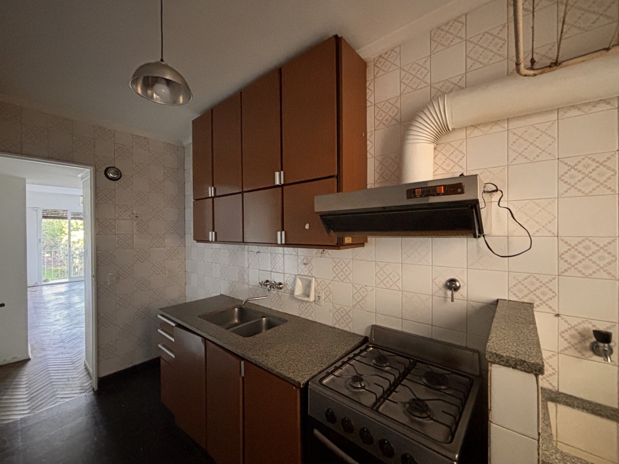 2 ambientes con balcon al frente con vista al Parque Las Heras