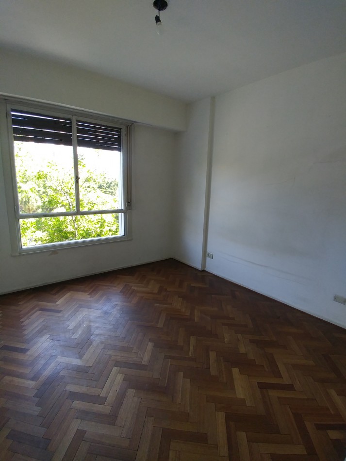 2 ambientes con balcon al frente con vista al Parque Las Heras