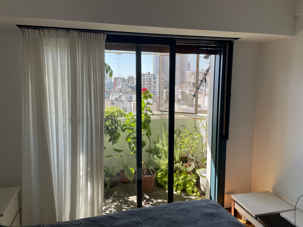 Excelente tres ambientes con vista abierta y balcon