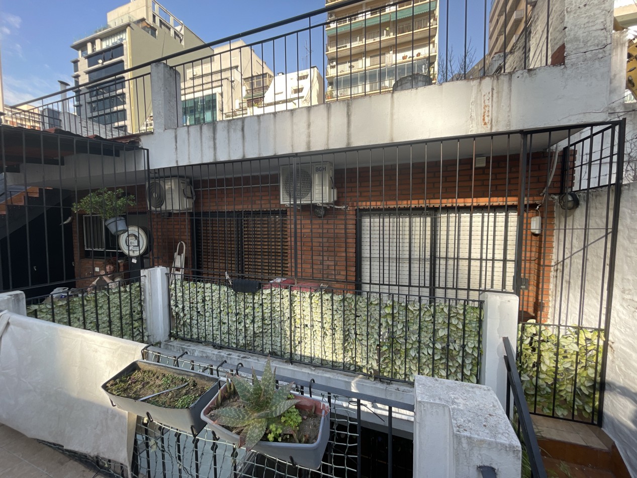 PH tipo casa sin expensas de 4 ambientes destino comercial o profesional.