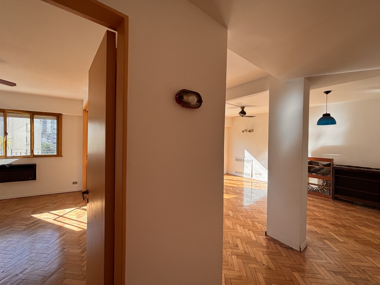 3 ambientes al frente con balcon terraza.