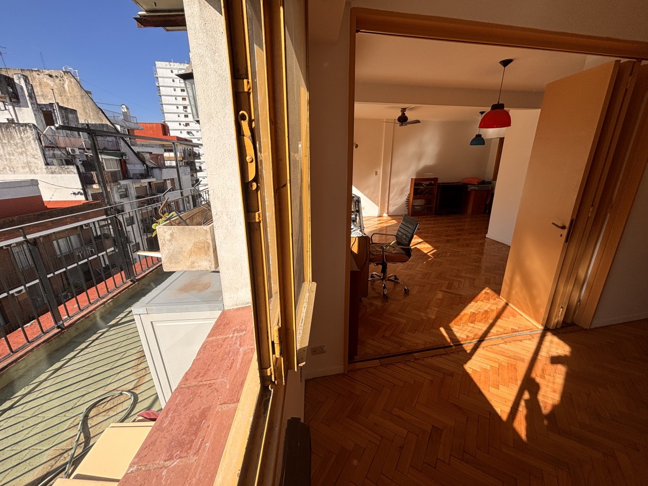 3 ambientes al frente con balcon terraza.