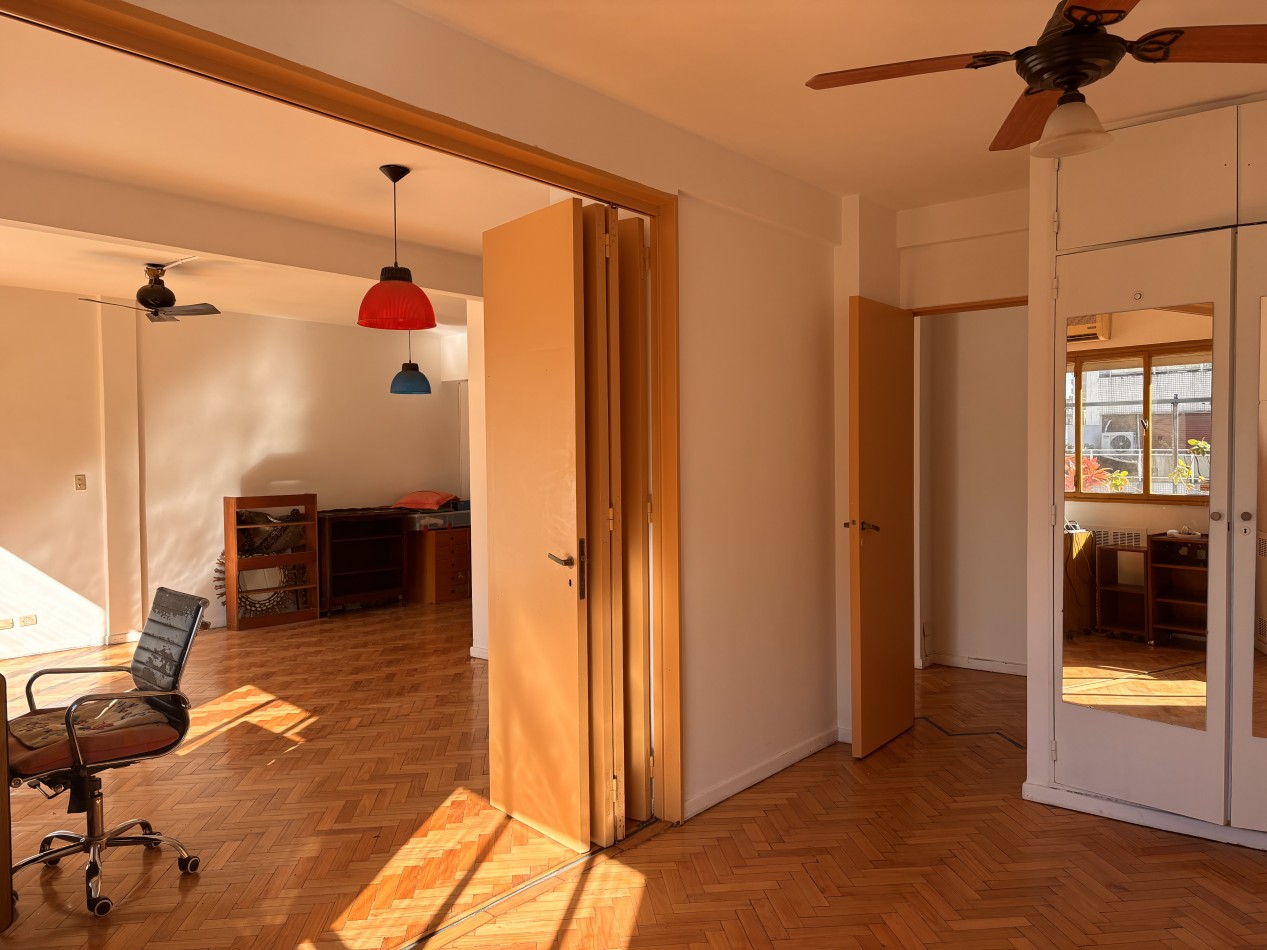 3 ambientes al frente con balcon terraza.
