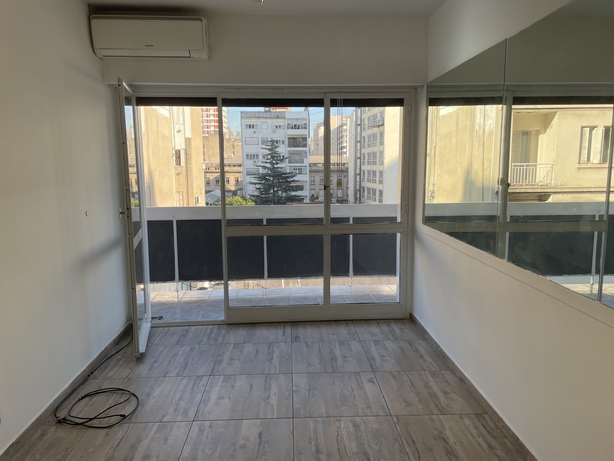 2 AMBIENTES AL FRENTE CON BALCON