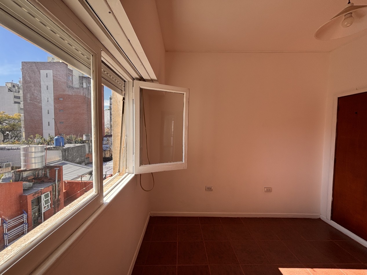 Excelente PH al frente con balcon y terraza propia