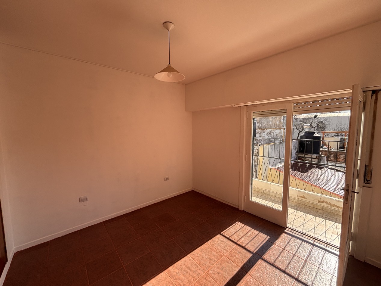 Excelente PH al frente con balcon y terraza propia