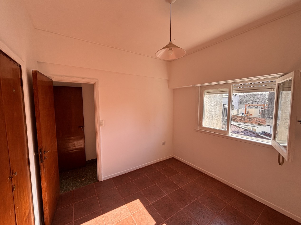 Excelente PH al frente con balcon y terraza propia