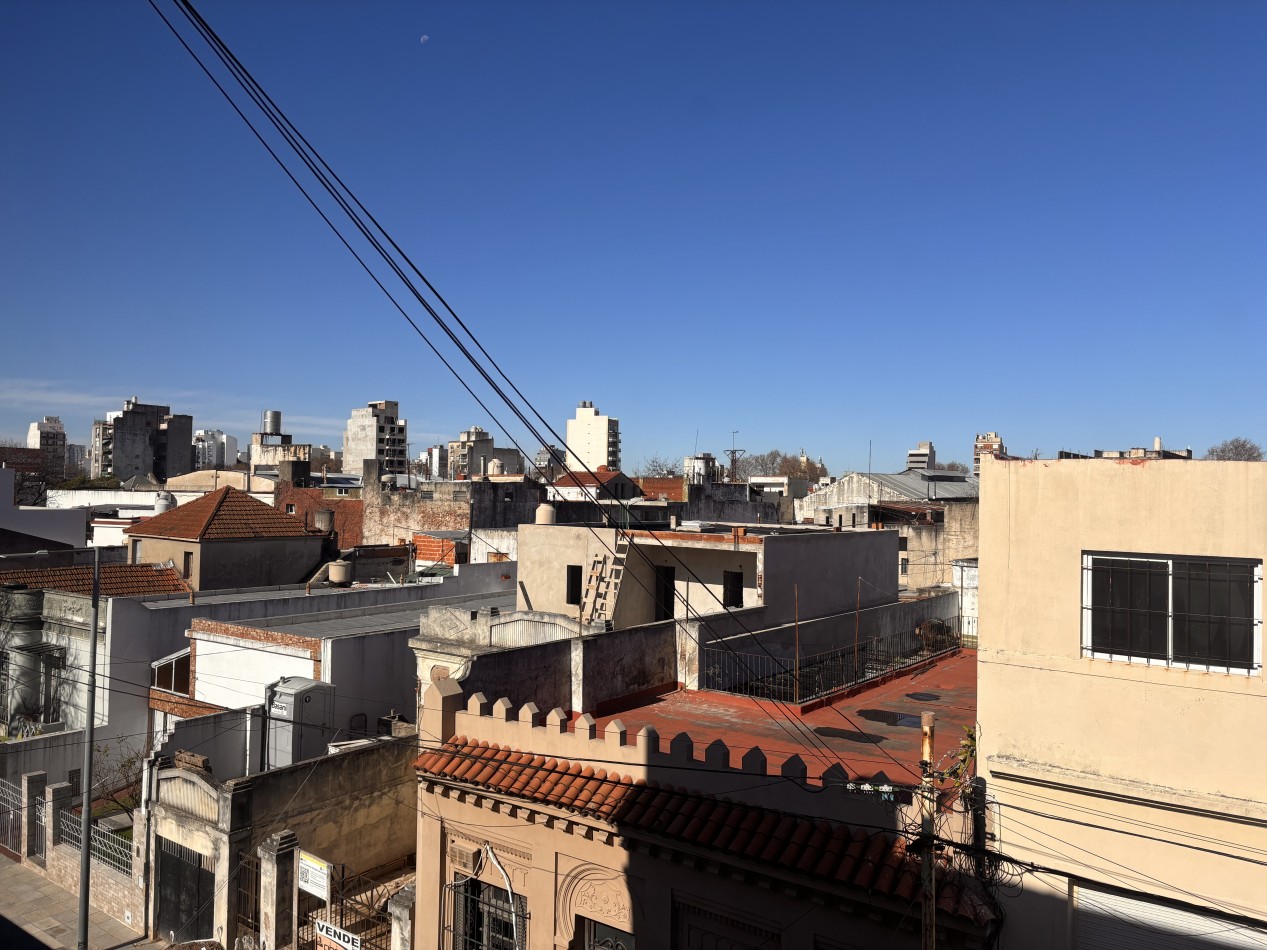 Excelente PH al frente con balcon y terraza propia