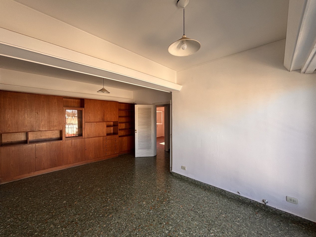 Excelente PH al frente con balcon y terraza propia