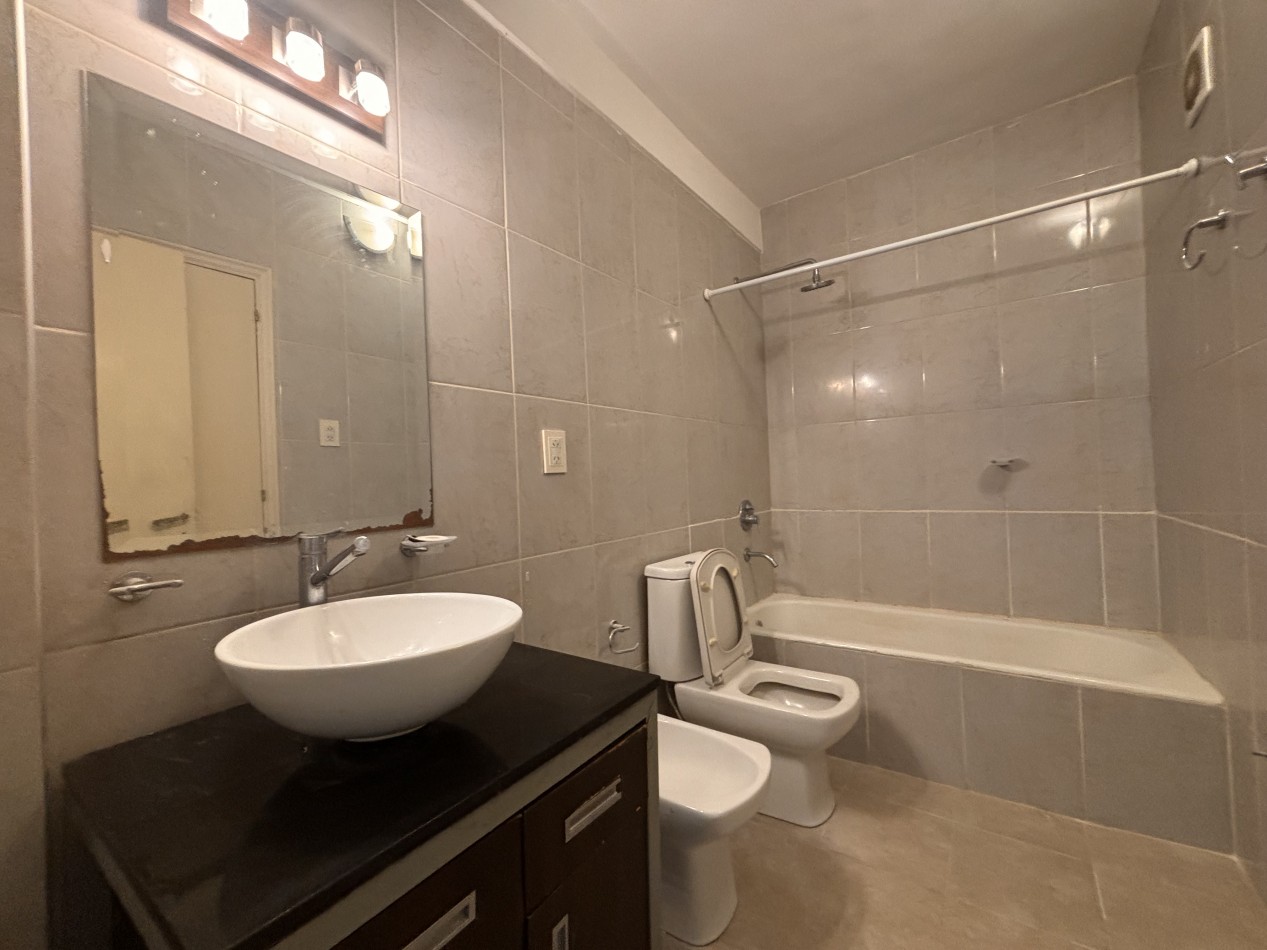 Hermoso tres ambientes con balcon terraza