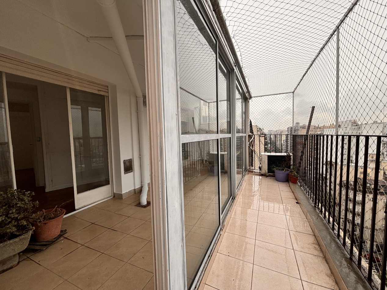 Hermoso tres ambientes con balcon terraza