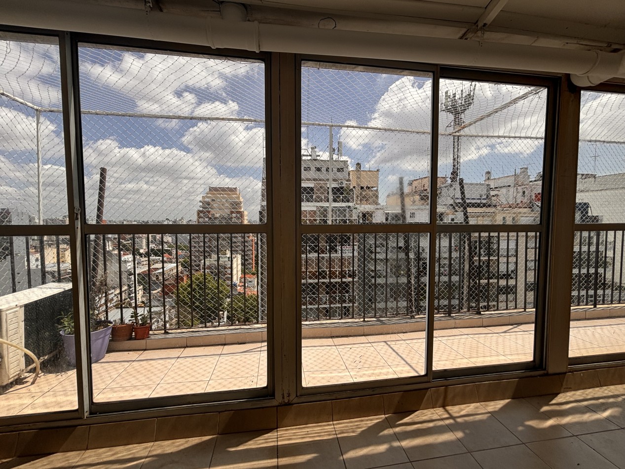Hermoso tres ambientes con balcon terraza
