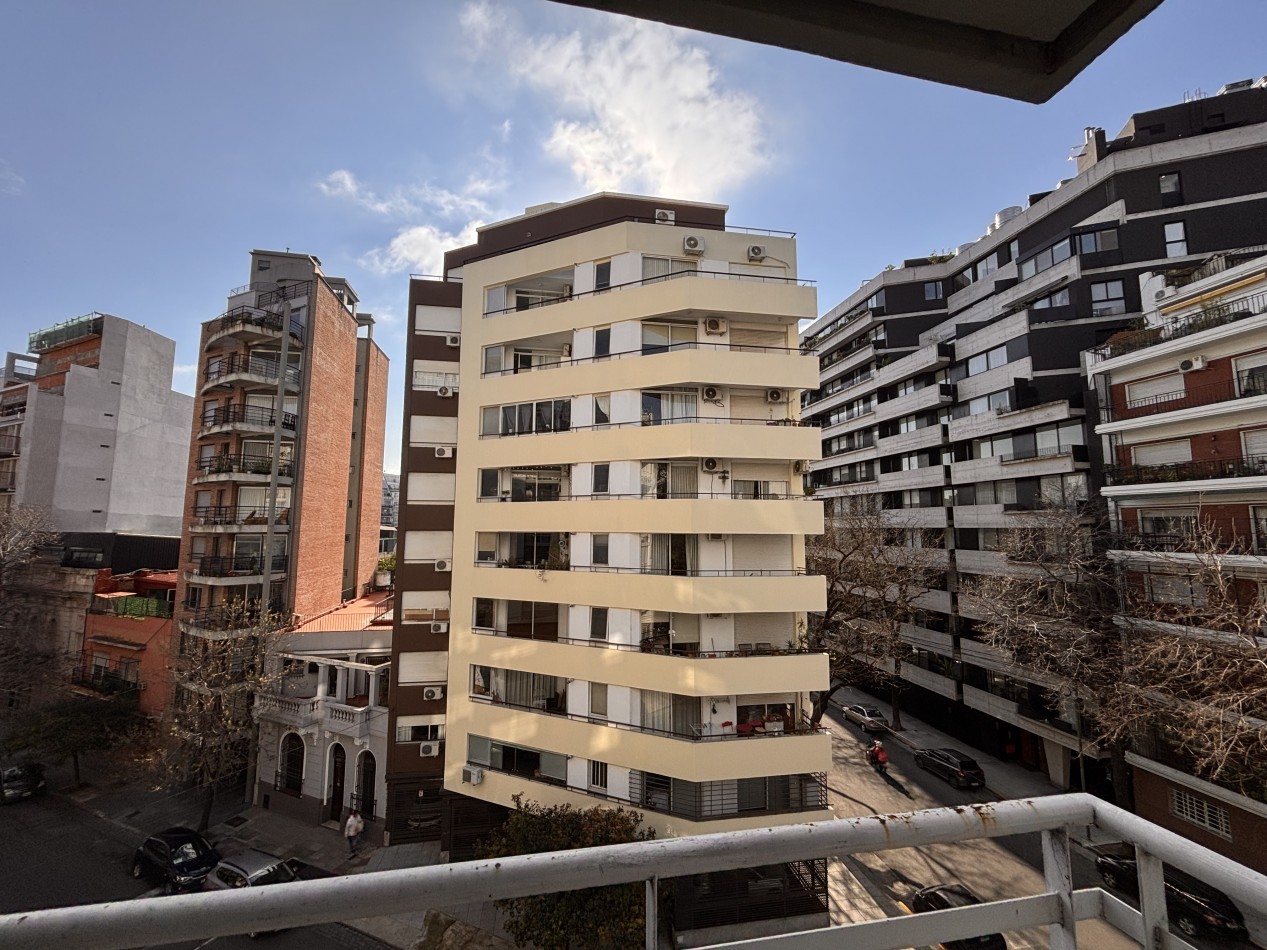 Hermoso dos ambienmtes al frente con balcon y COCHERA