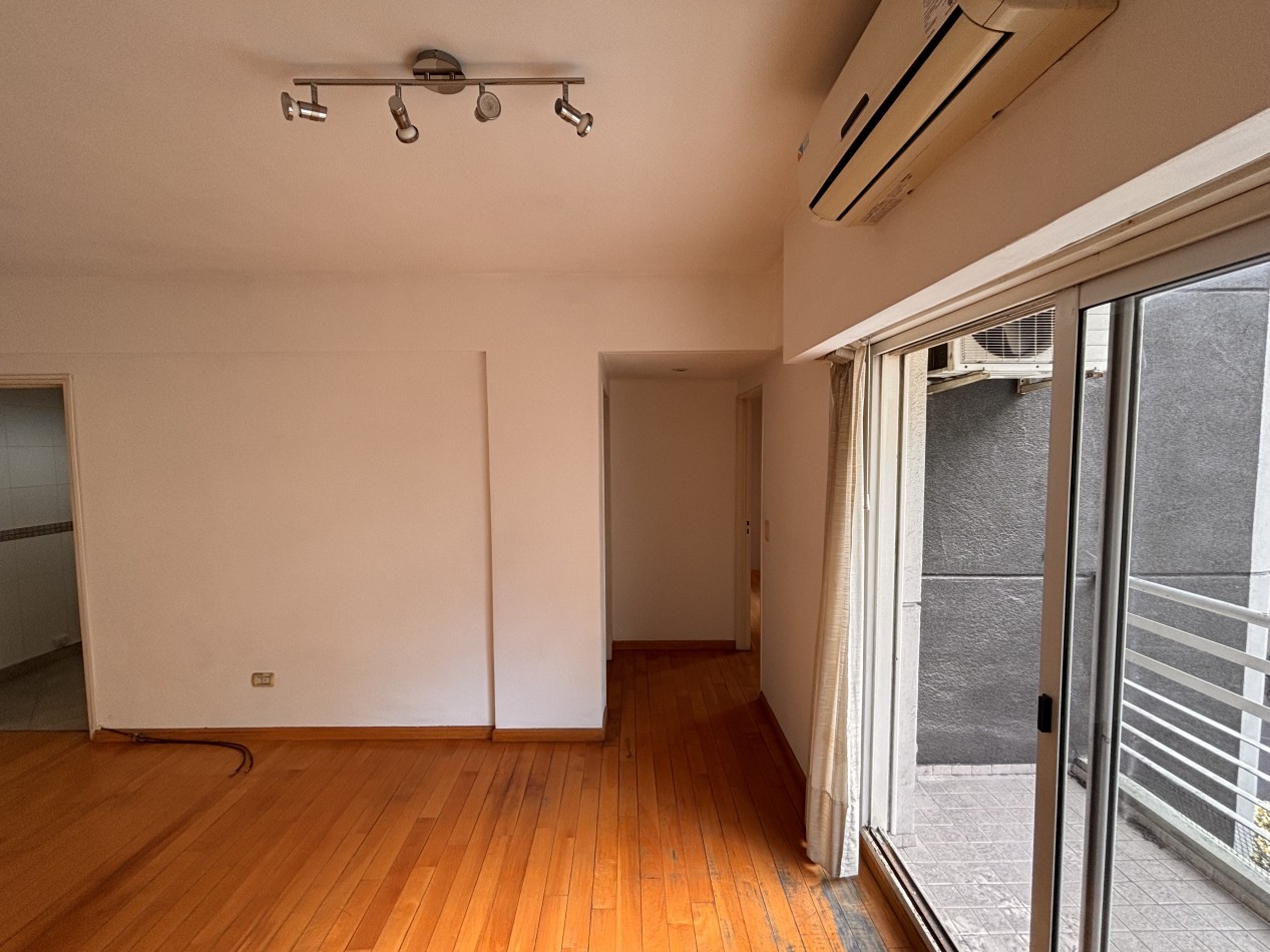 Hermoso dos ambienmtes al frente con balcon y COCHERA