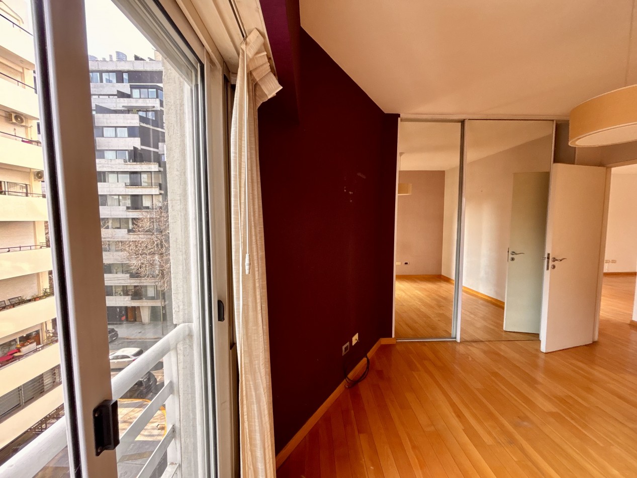 Hermoso dos ambienmtes al frente con balcon y COCHERA