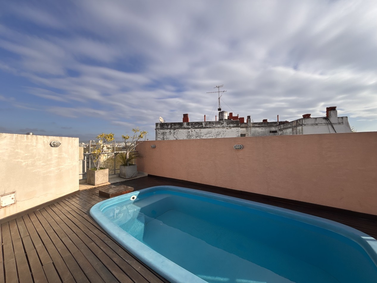 Hermoso dos ambienmtes al frente con balcon y COCHERA