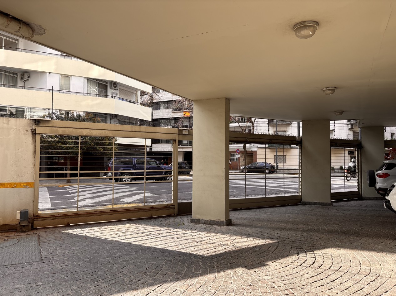 Hermoso dos ambienmtes al frente con balcon y COCHERA