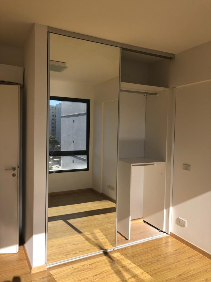 2 ambientes al frente con balcon cochera y toilette