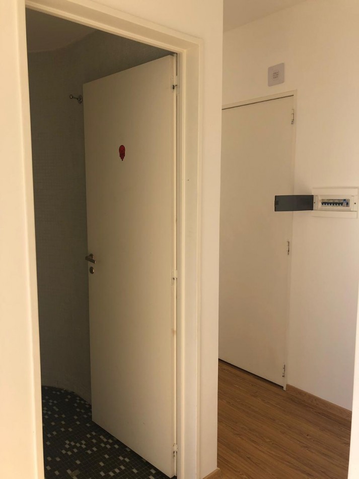 2 ambientes al frente con balcon cochera y toilette