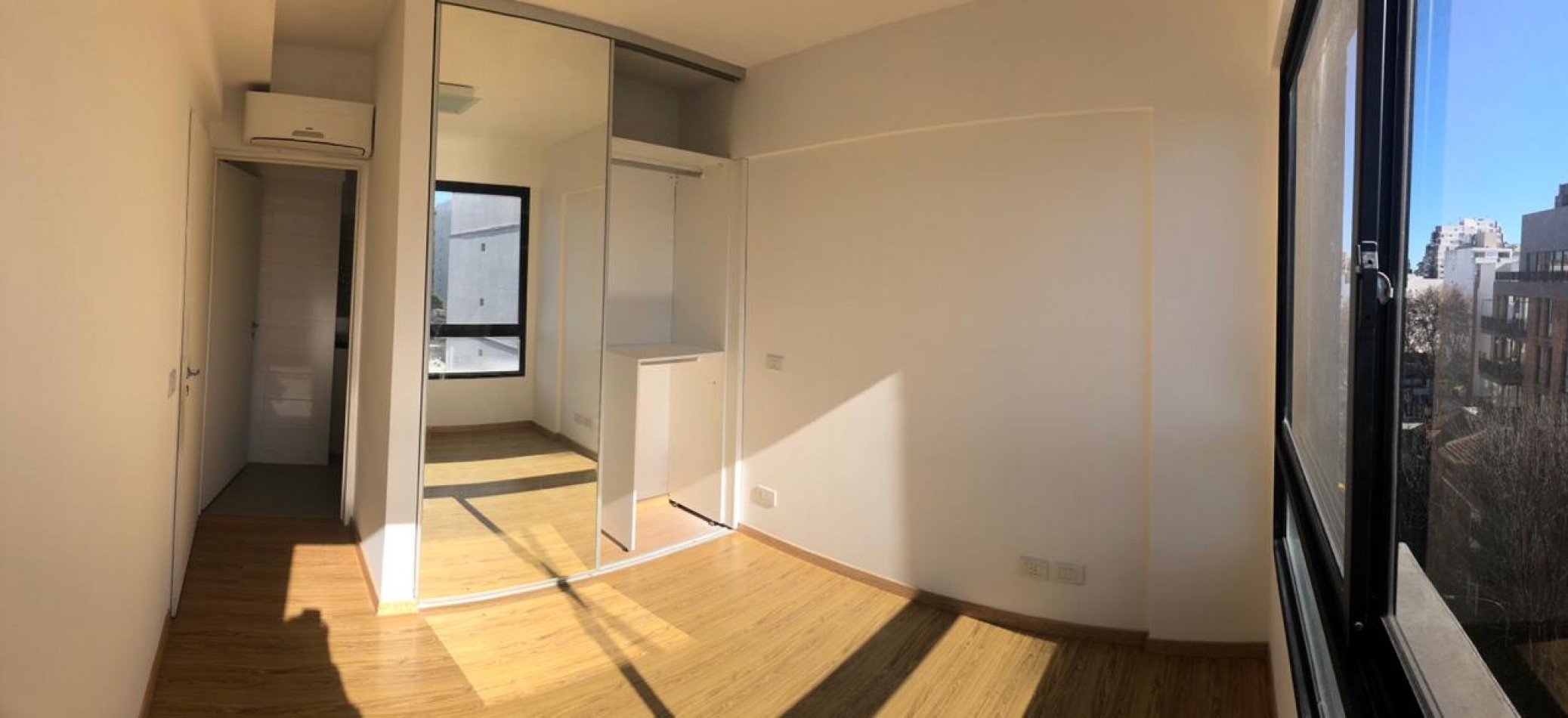 2 ambientes al frente con balcon cochera y toilette