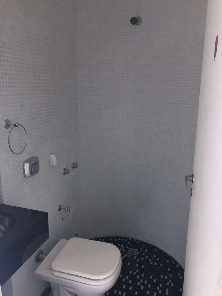 2 ambientes al frente con balcon cochera y toilette