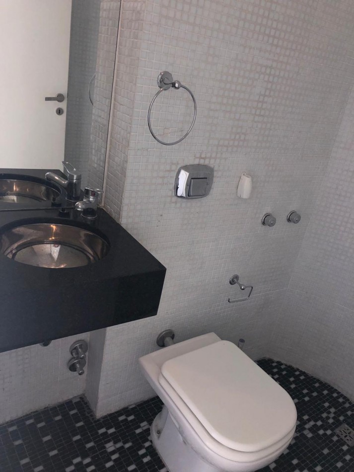 2 ambientes al frente con balcon cochera y toilette