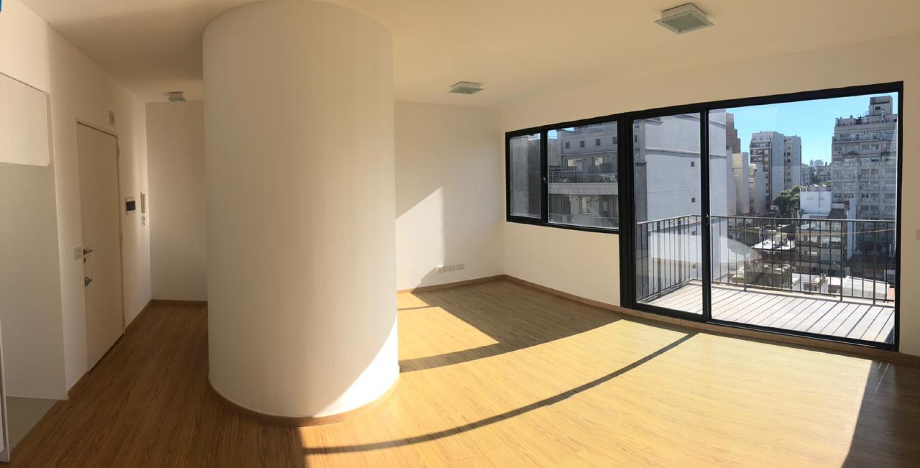 2 ambientes al frente con balcon cochera y toilette