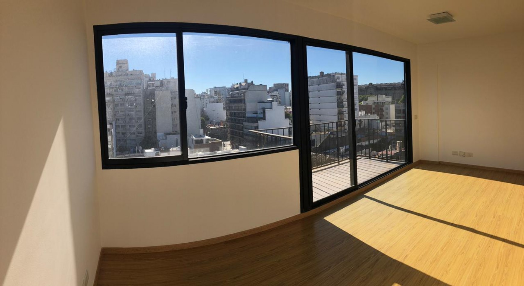 2 ambientes al frente con balcon cochera y toilette