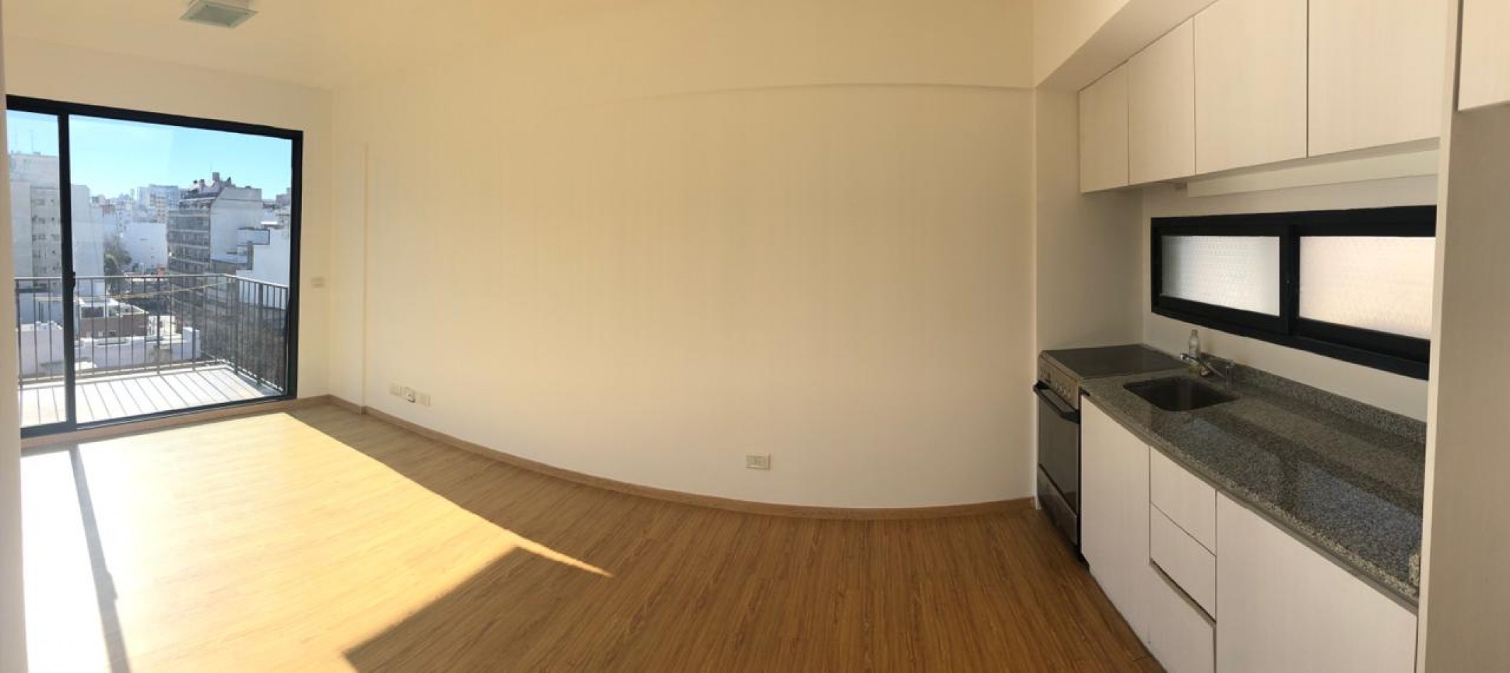 2 ambientes al frente con balcon cochera y toilette
