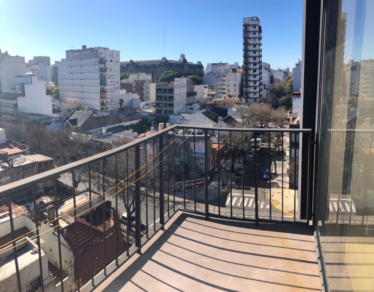 2 ambientes al frente con balcon cochera y toilette