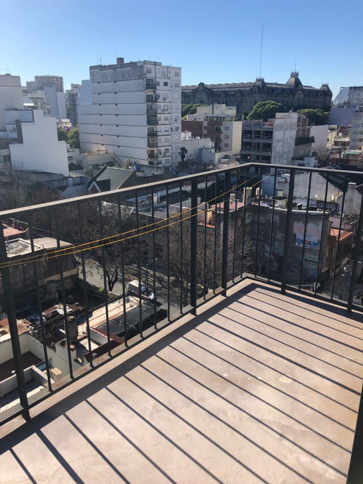 2 ambientes al frente con balcon cochera y toilette