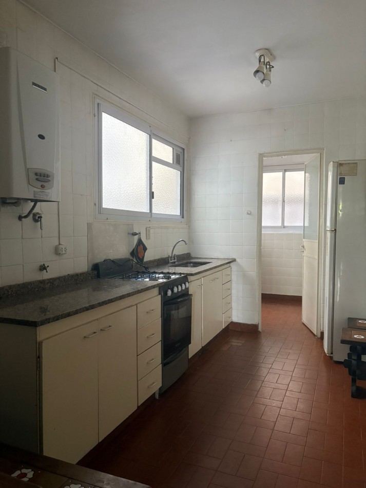 Amplio y comodo 3 ambientes con dependencia al frente