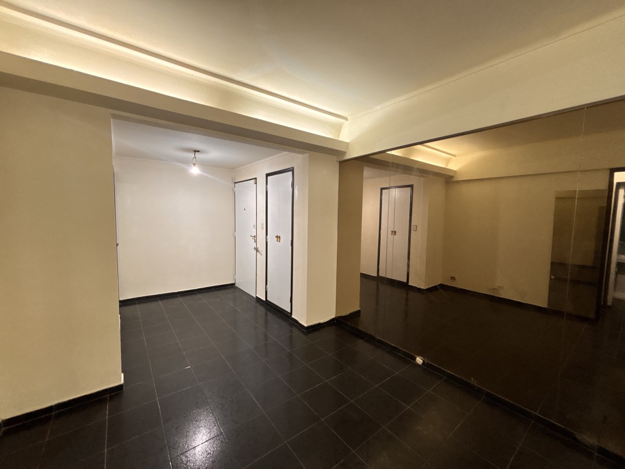 3 ambientes al frente co habitacion de servicio y Baulera