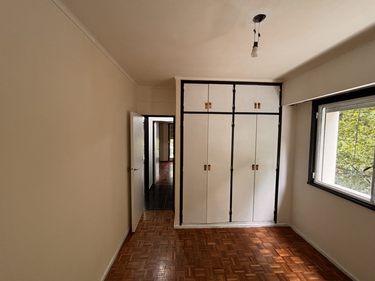 3 ambientes al frente co habitacion de servicio y Baulera