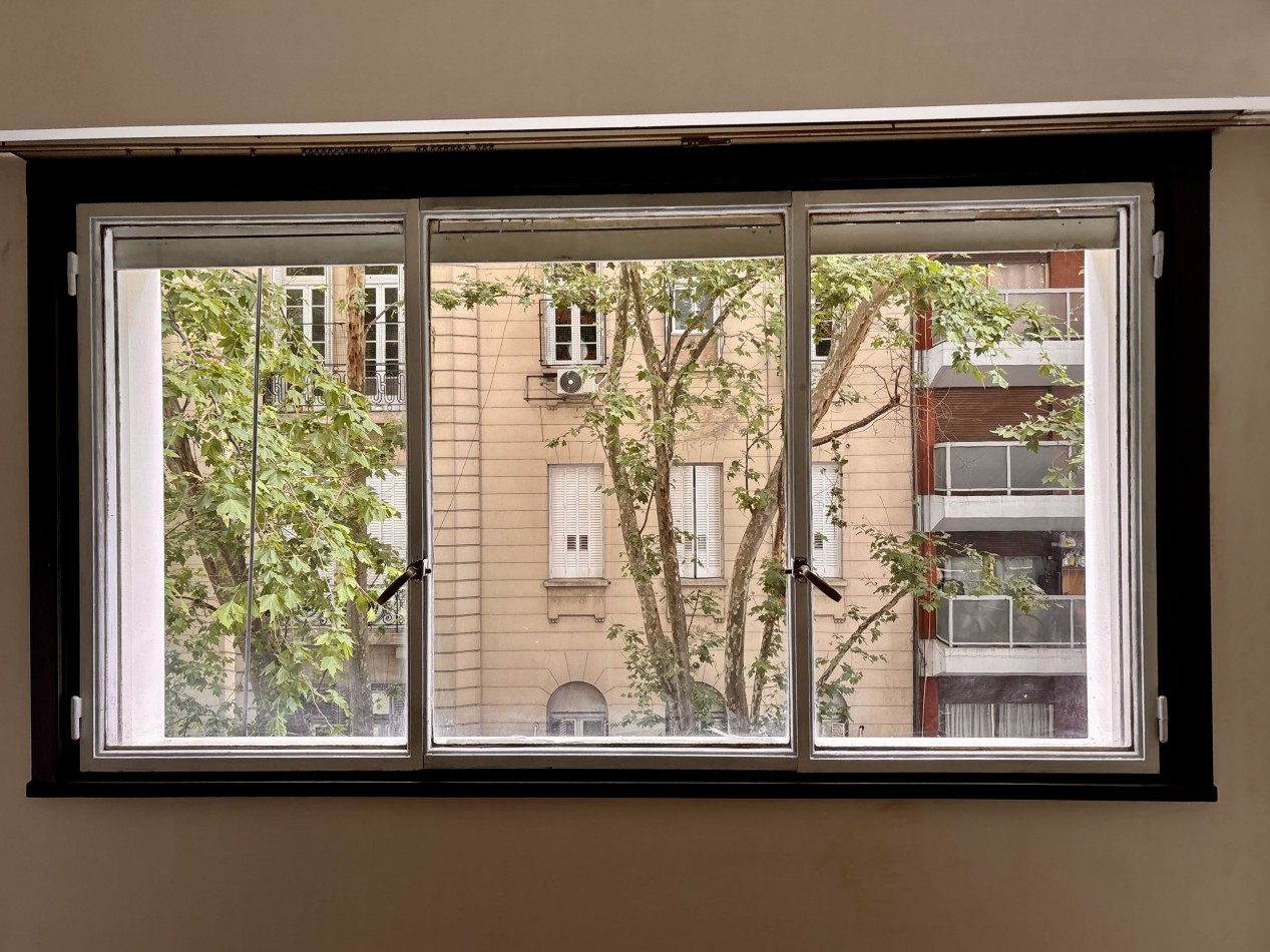 3 ambientes al frente co habitacion de servicio y Baulera