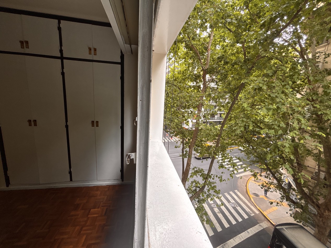 3 ambientes al frente co habitacion de servicio y Baulera