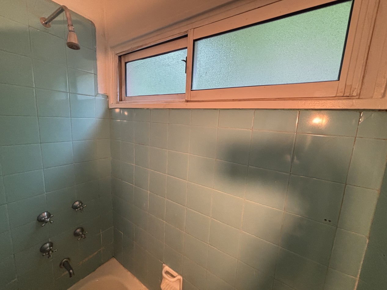 3 ambientes al frente co habitacion de servicio y Baulera